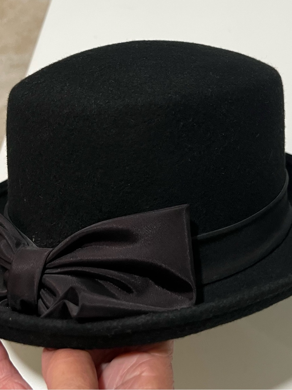Women’s Black wool bowler hat with satin bow - Picture 3 of 4
